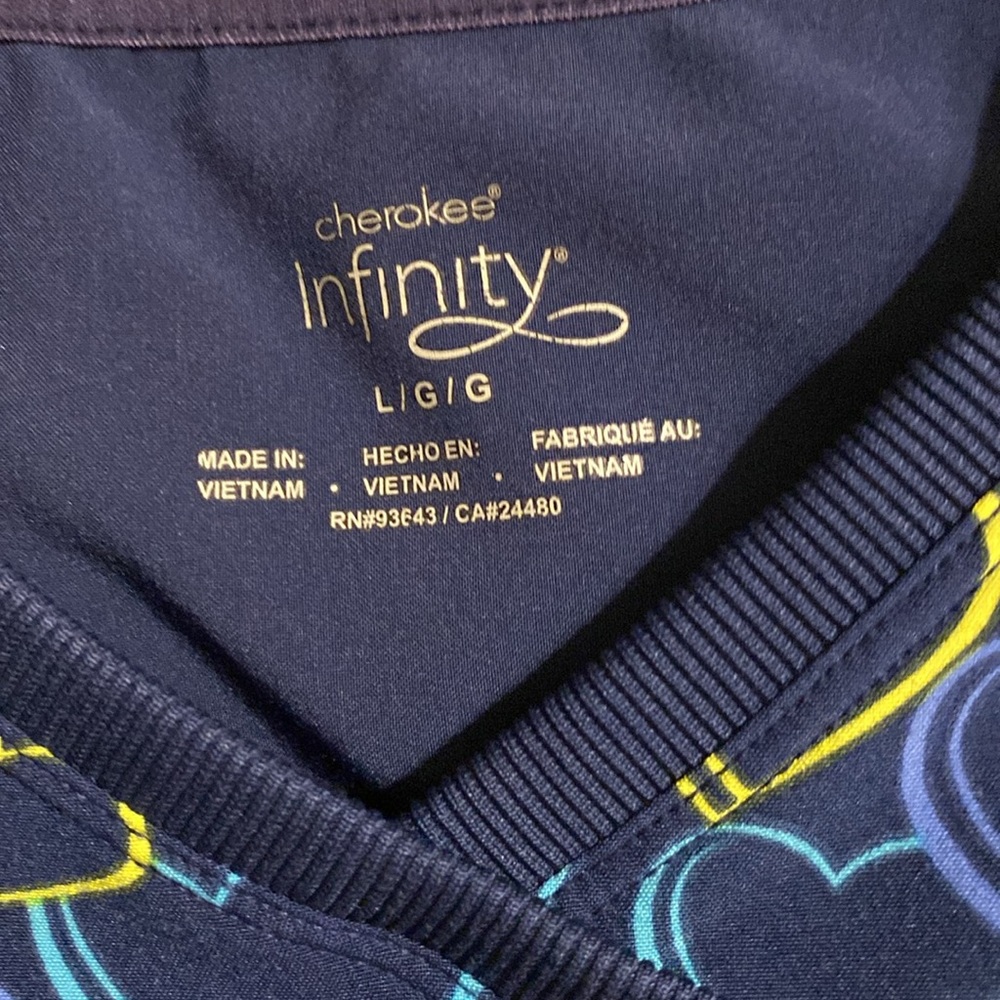 Cherokee Infinity Scrub Top. Excellent condition. - Picture 2 of 5